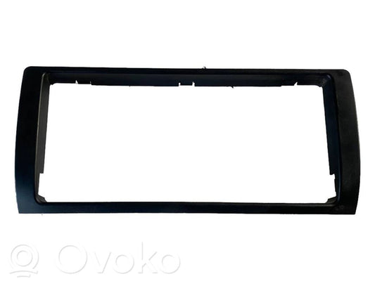 Radiouztvērēja / navigācija dekoratīvā apdare