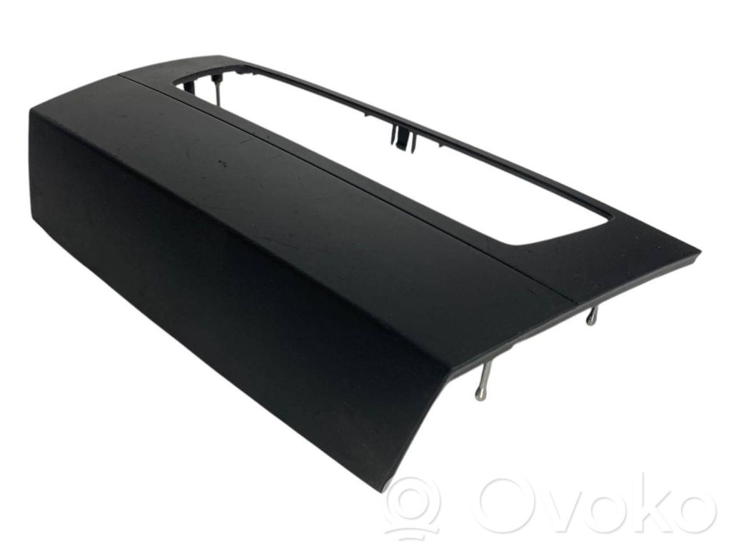 Radiouztvērēja / navigācija dekoratīvā apdare