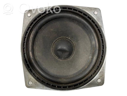 Speaker(s) in front door