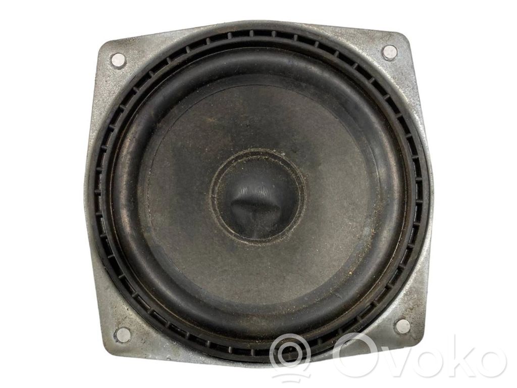 Skaļrunis (-i) priekšējās durvīs