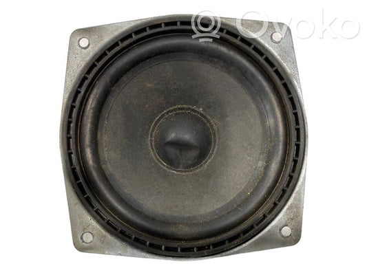 Speaker(s) in front door