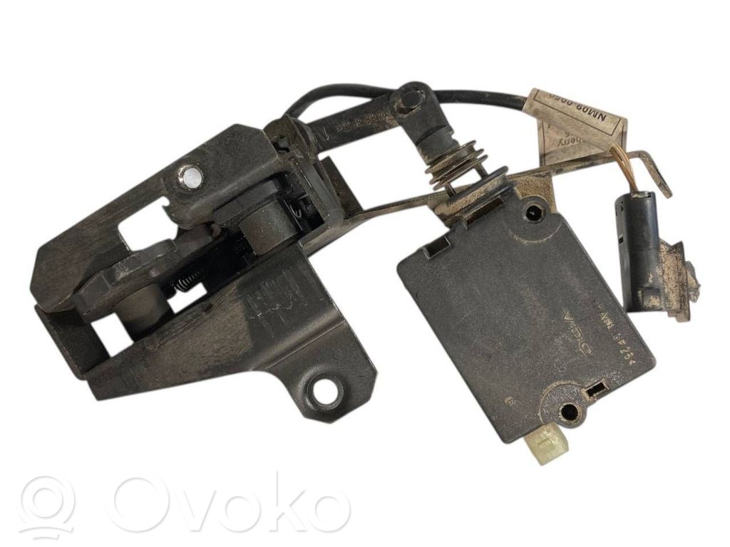 Aizmugurējā pārsega slēdzene