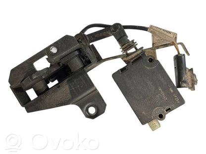 Aizmugurējā pārsega slēdzene