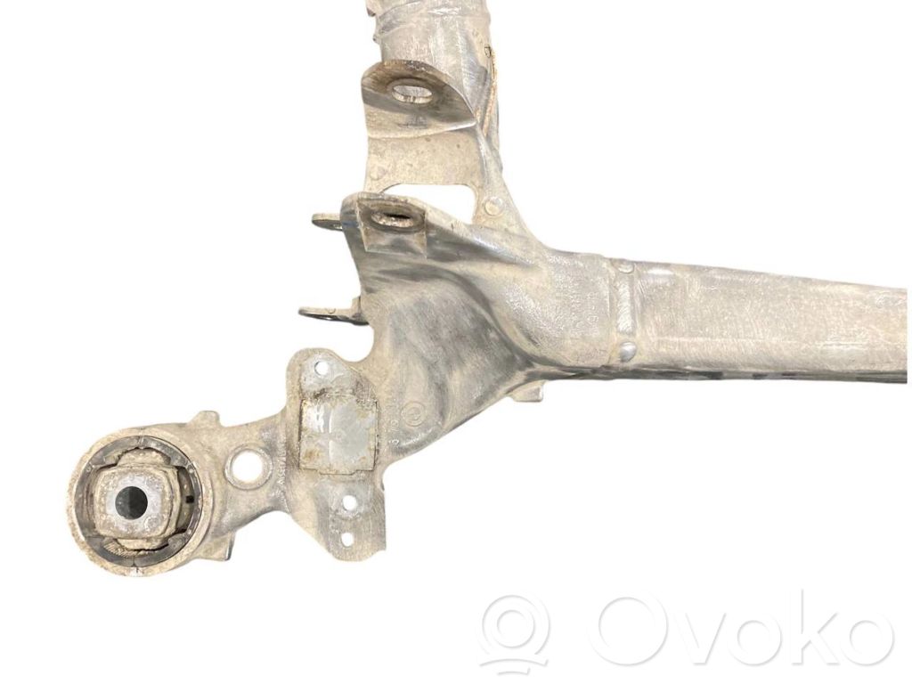 Pusrāmis aizmugurējais / priekšējais