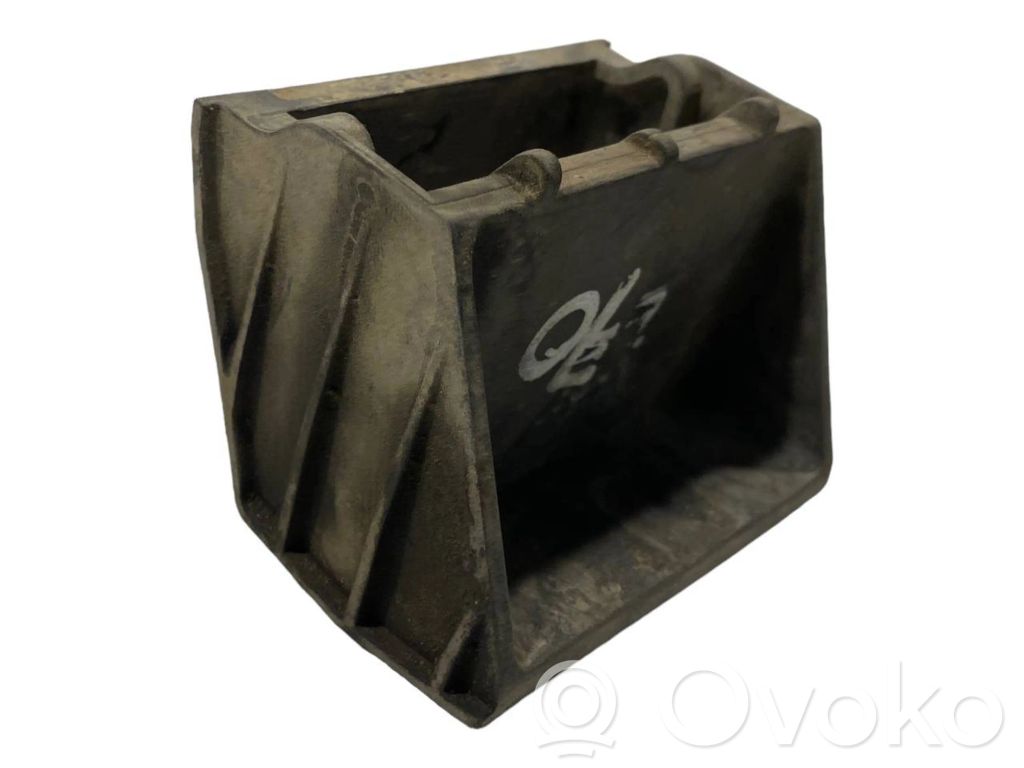 Radiator(s) holder/bracket