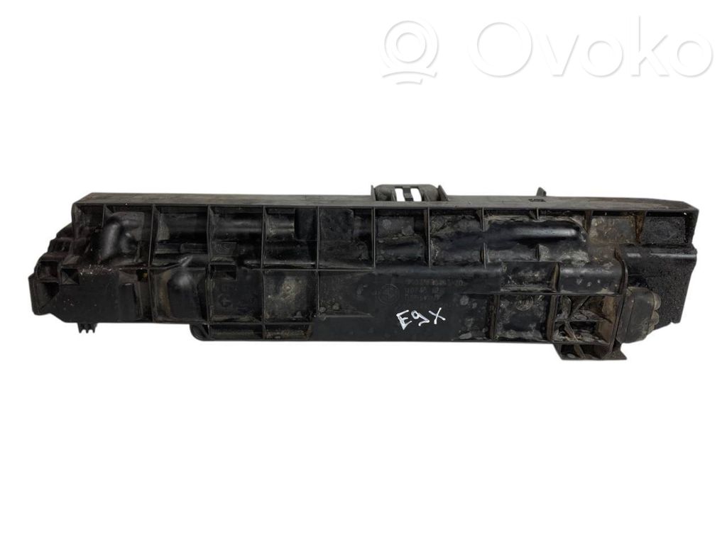 Radiator(s) holder/bracket