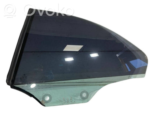 Aizmugurējais virsbūves sānu stikls