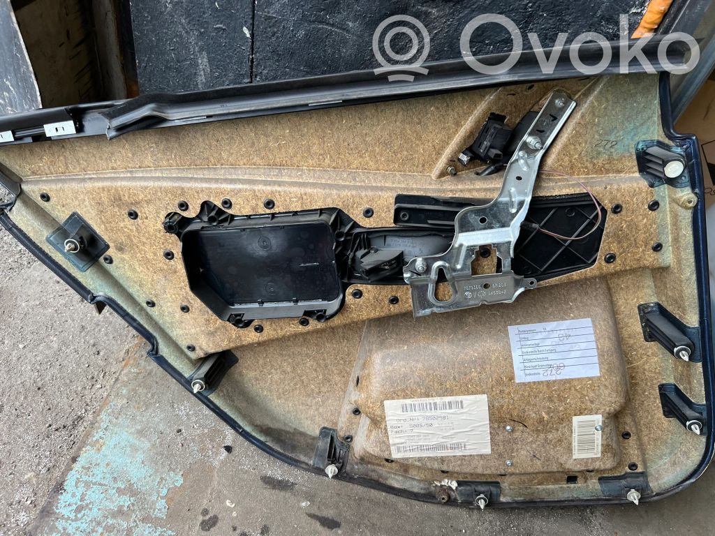 Apšuvums aizmugurējām durvīm