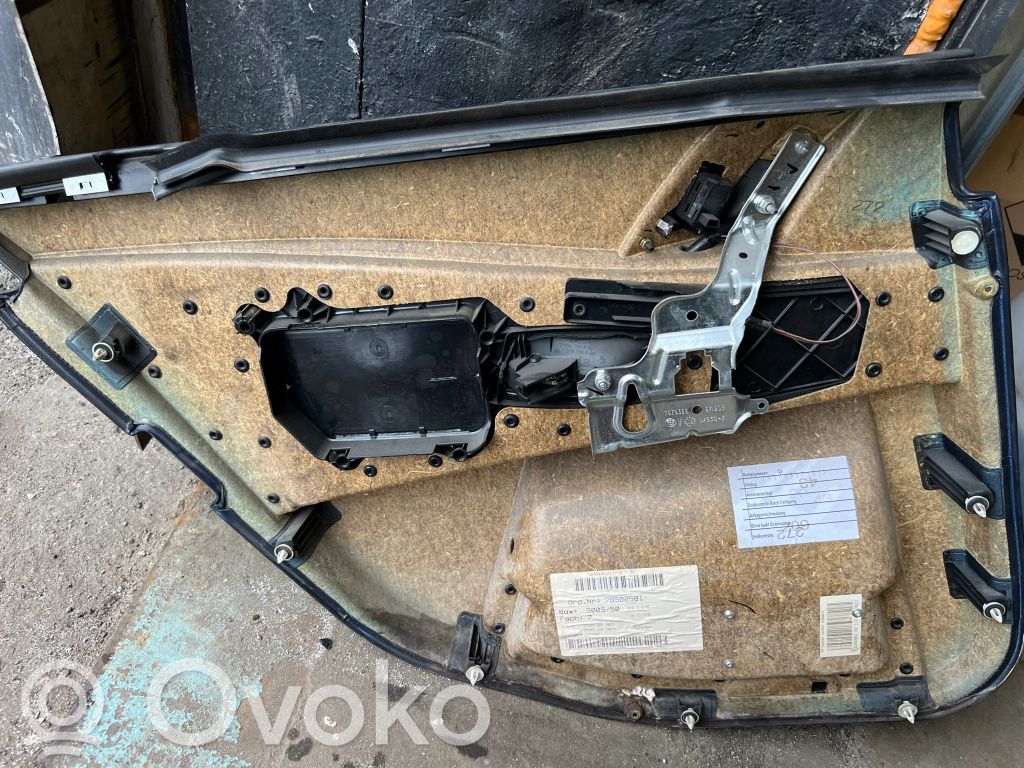 Apšuvums aizmugurējām durvīm