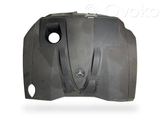 Dzinēja pārsegs (dekoratīva apdare)