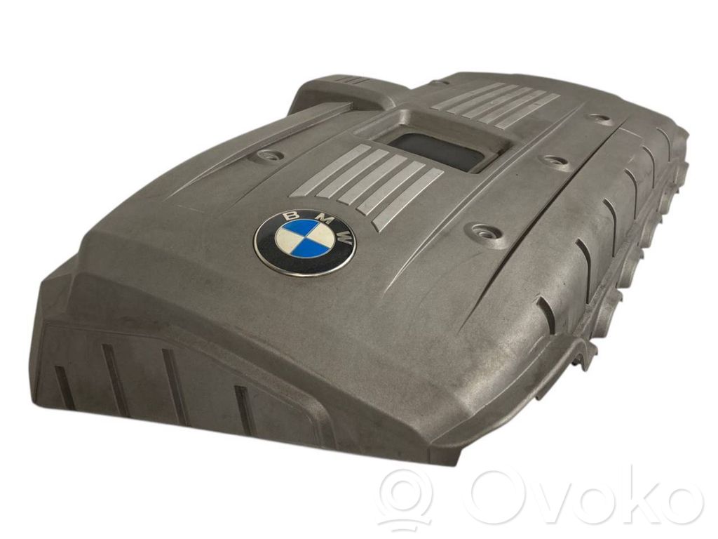 Engine cover (decorative trim)