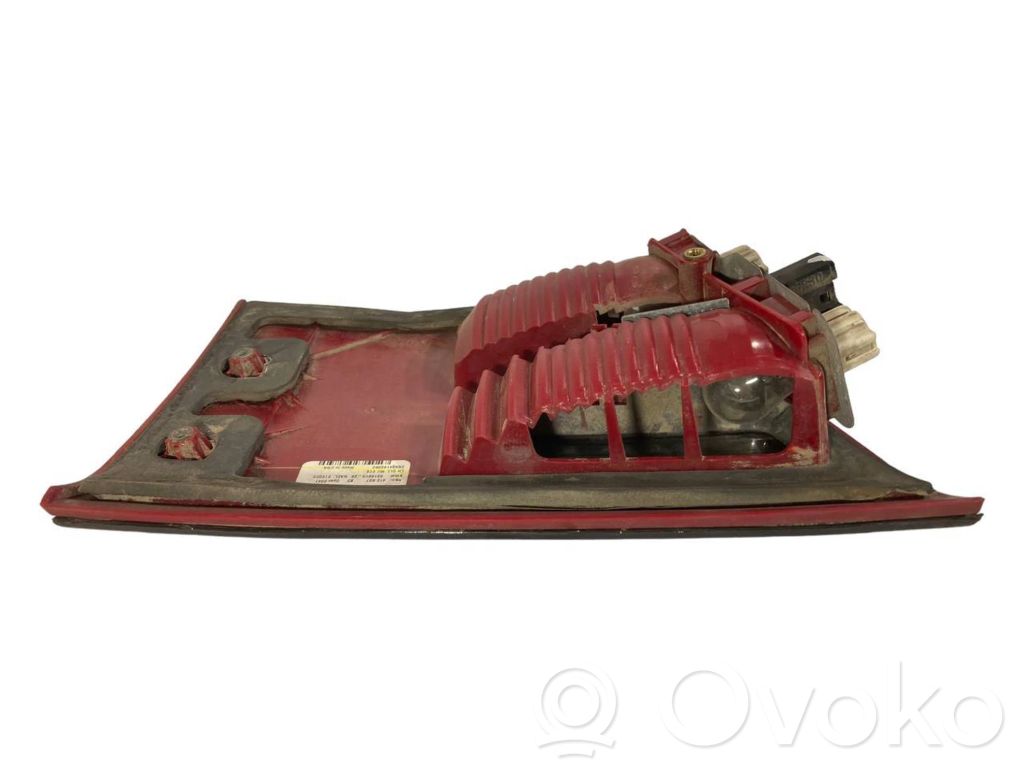 Aizmugurējais lukturis pārsegā