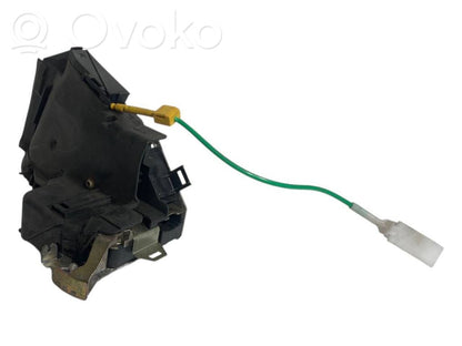 Priekšpusē slēdzene