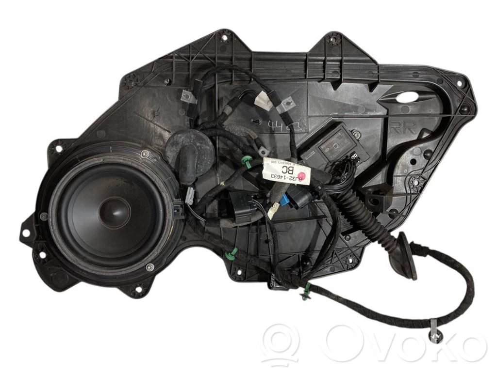 Skaļrunis (-i) pakaļējās durvīs