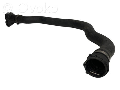 Caurulīte (-es) / šļūtene (-es)