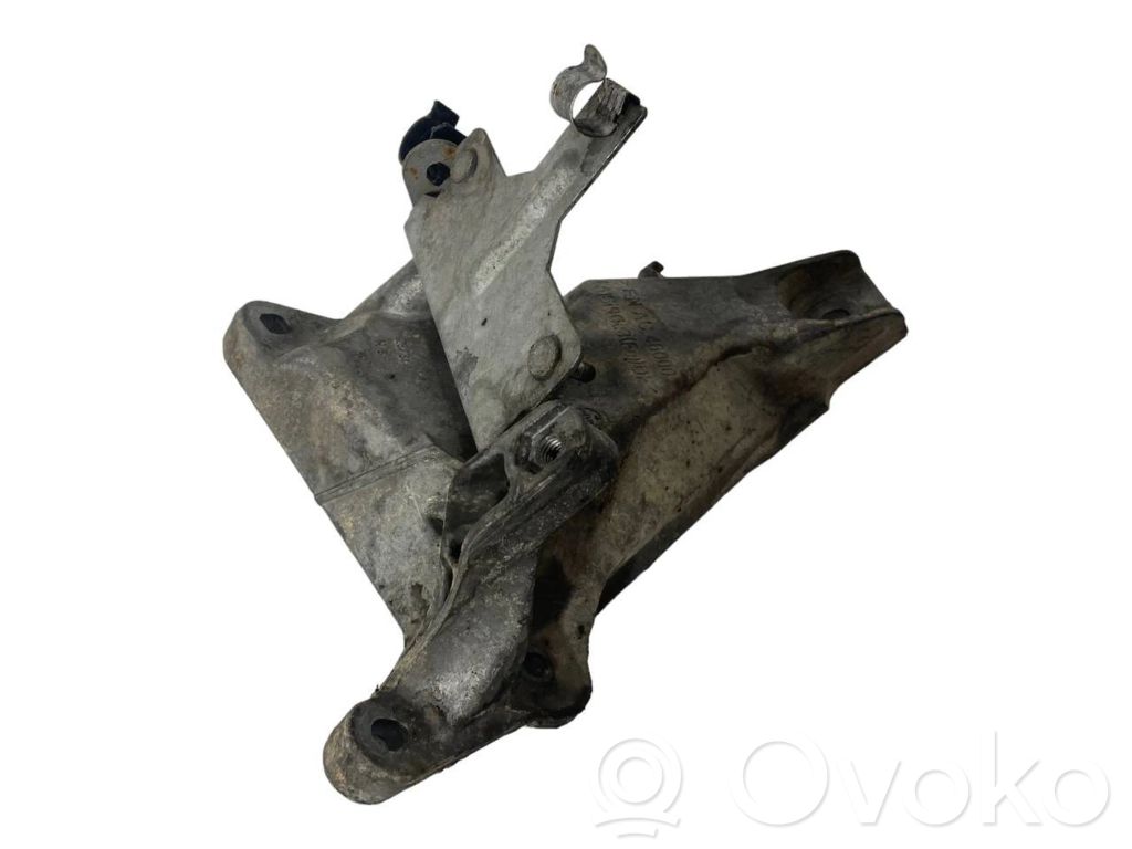 Dzinēja nostiprināšanas stiprinājums-kronšteins