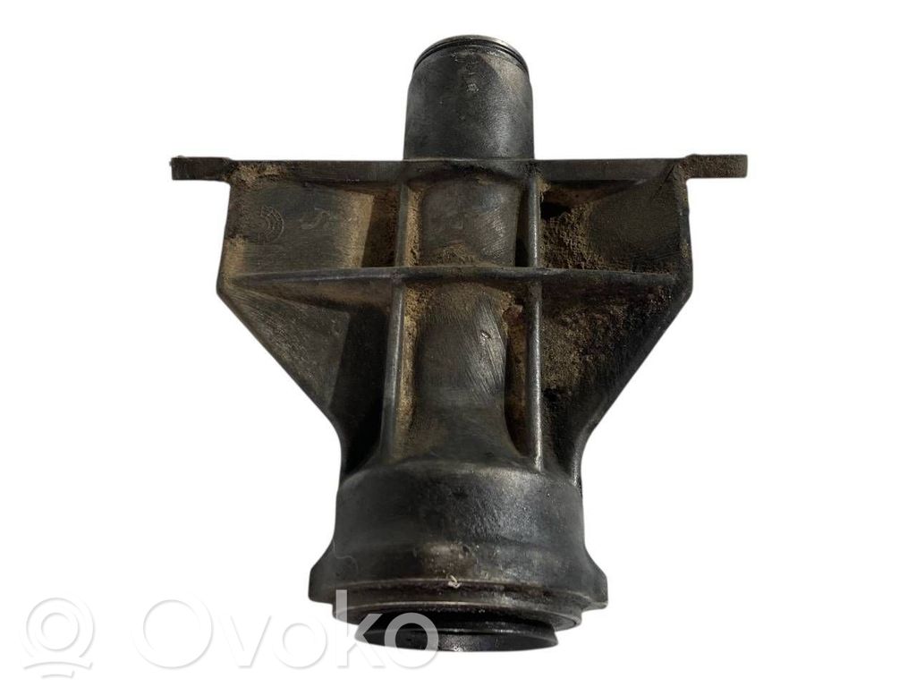 Pusass sakabes gultņa stiprinājums