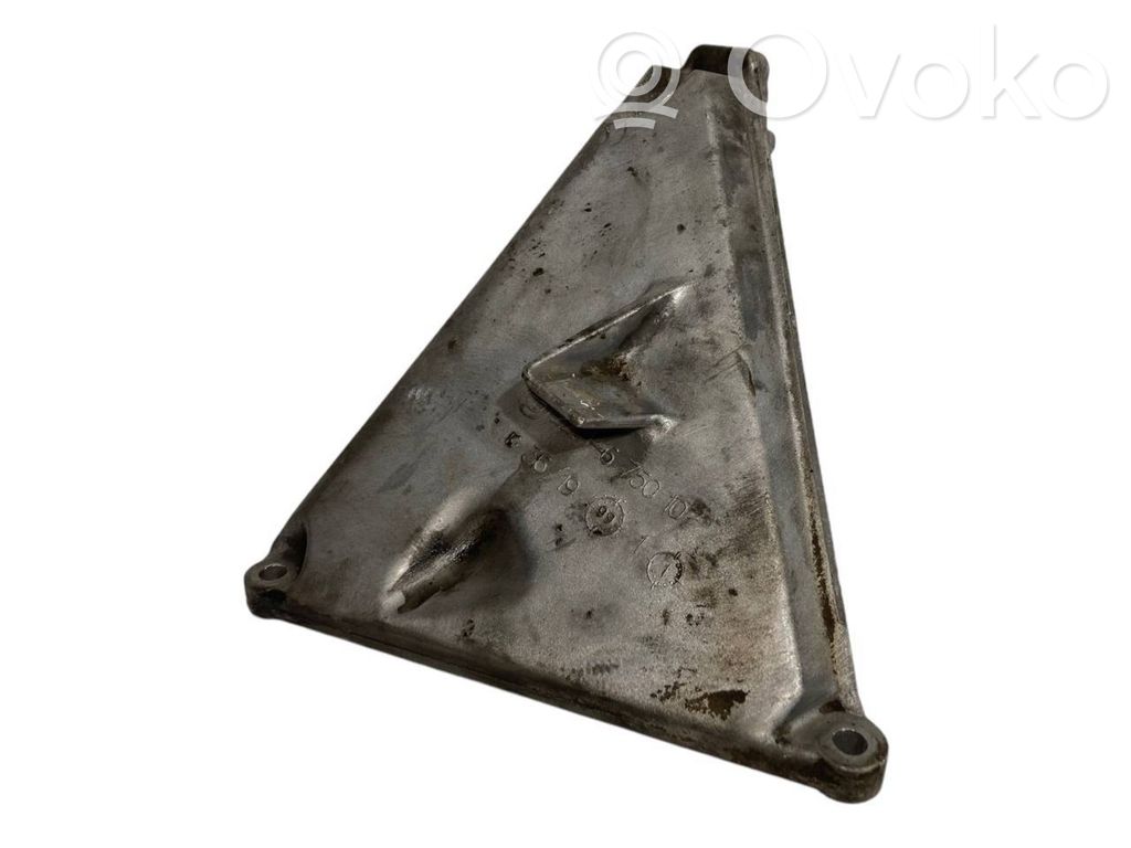 Dzinēja nostiprināšanas stiprinājums-kronšteins