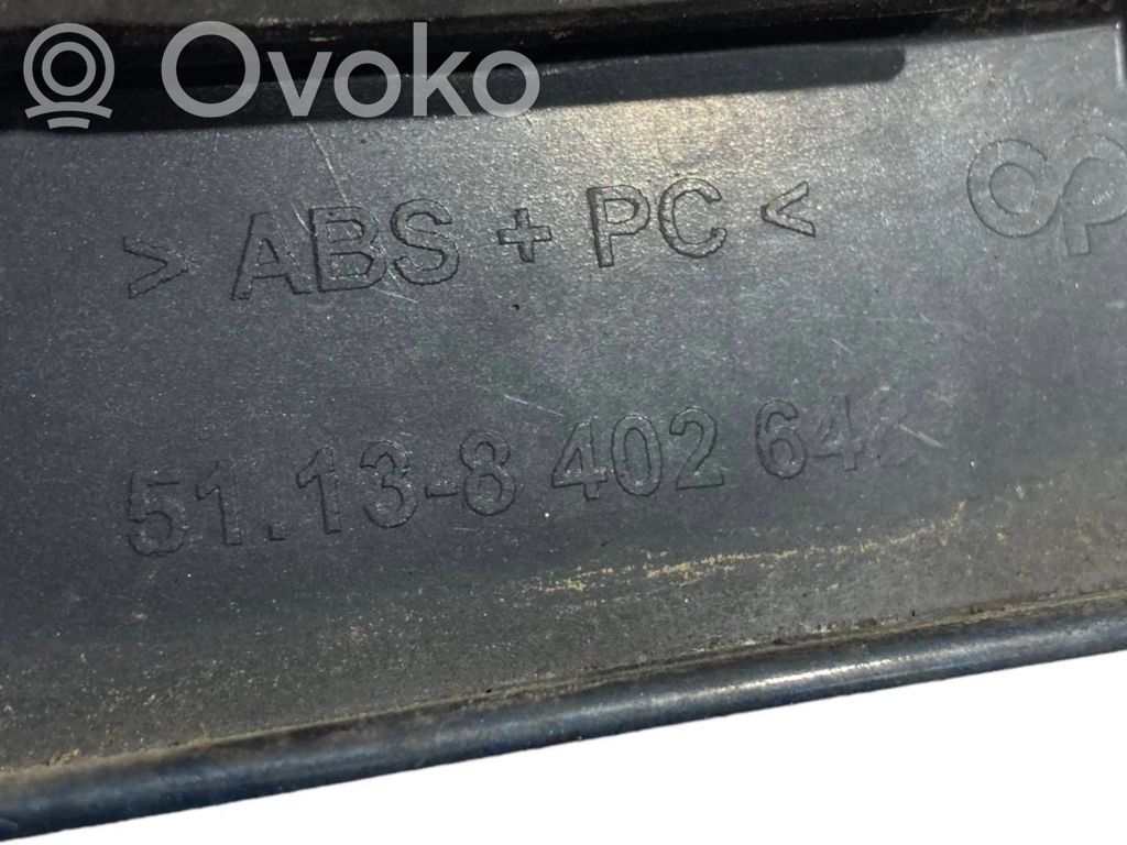 Priekšējā luktura dekoratīvā apdare