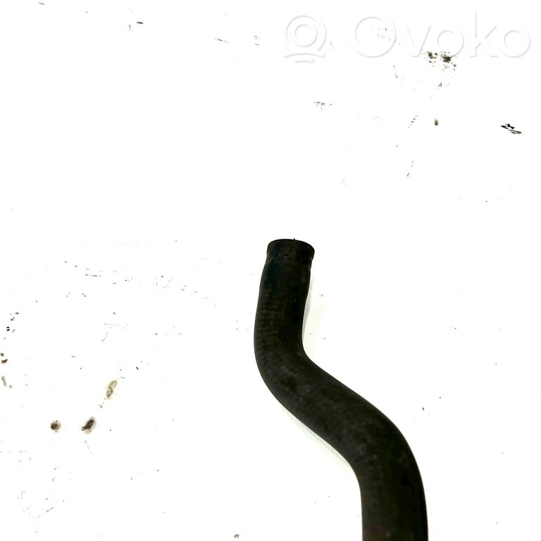 Caurulīte (-es) / šļūtene (-es)