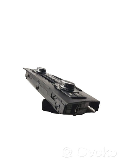 Gaisa kondicioniera / klimata kontroles / salona apsildes vadības bloks (salonā)