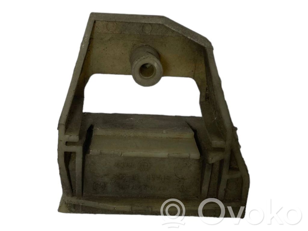 Radiator(s) holder/bracket
