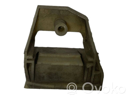 Radiator(s) holder/bracket