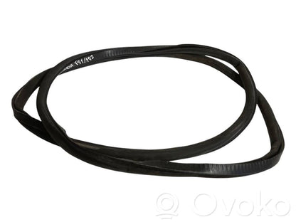 Priekšpusē apdares gumija (virsbūvē)