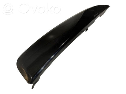 Priekšpusē dekoratīva bampera uzlikas