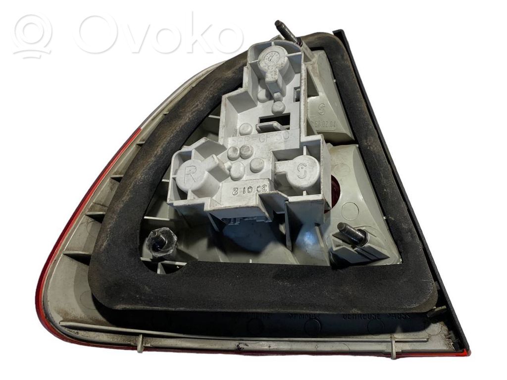 Aizmugurējais lukturis virsbūvē