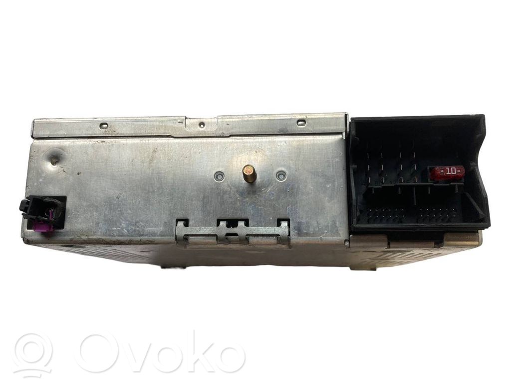 Radio / CD/DVD atskaņotājs / navigācija