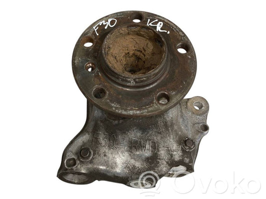 Priekšējā riteņa rumbas vārpstas šarnīrs (stupica, capfa)