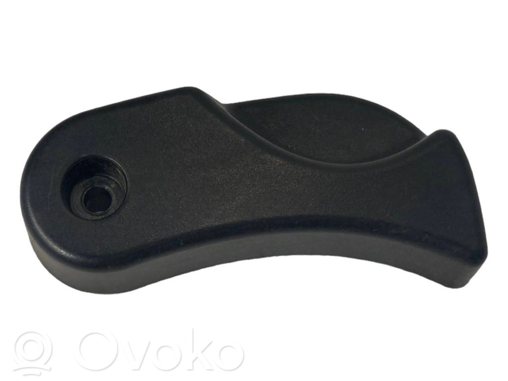 Dzinēja pārsega attaisīšanas rokturītis