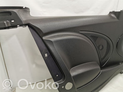 Apšuvums aizmugurējām durvīm