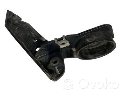 Priekšpusē bampera turētājs