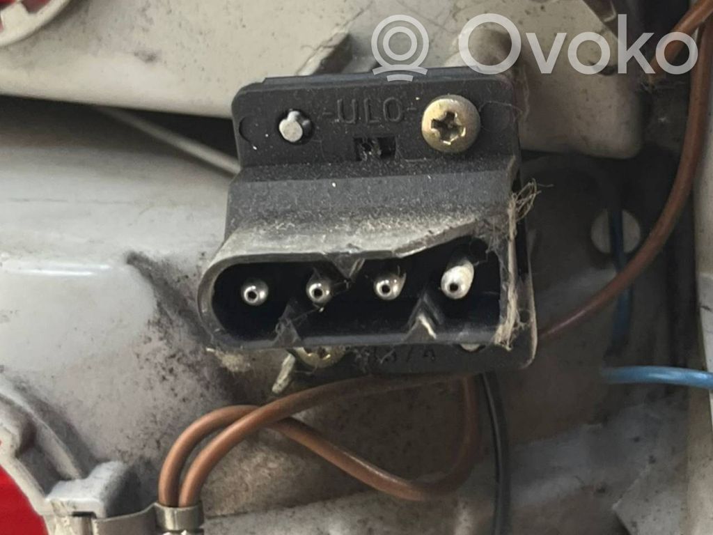 Aizmugurējais lukturis virsbūvē