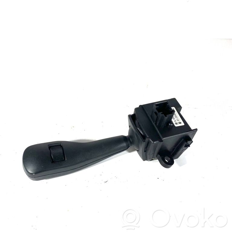 Stikla tīrītāja vadības pogas kātiņš