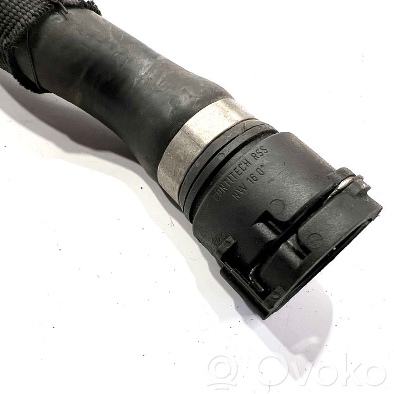 Caurulīte (-es) / šļūtene (-es)