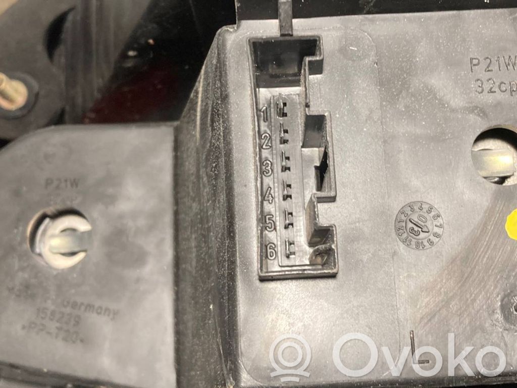 Aizmugurējais lukturis virsbūvē