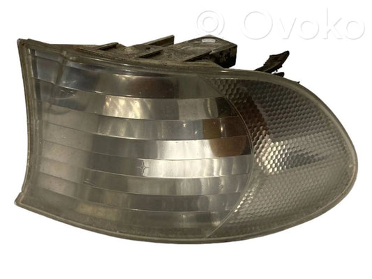 Передний поворотный свет