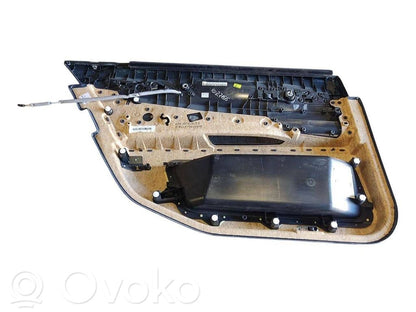 Apšuvums aizmugurējām durvīm