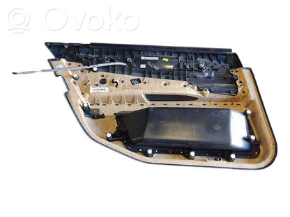 Apšuvums aizmugurējām durvīm