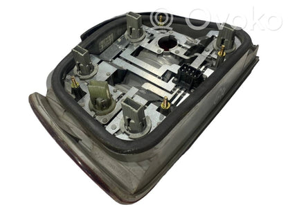 Aizmugurējais lukturis virsbūvē