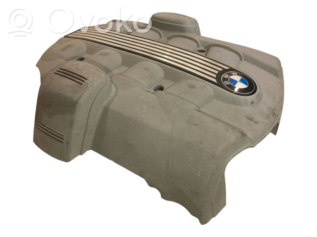 Dzinēja pārsegs (dekoratīva apdare)