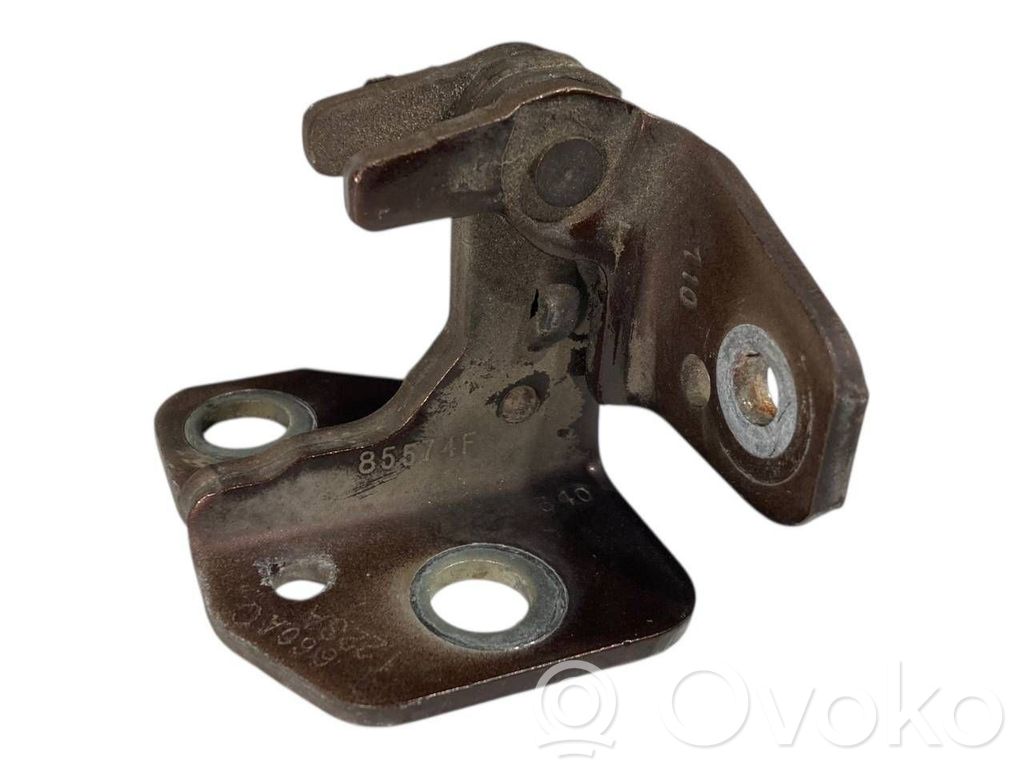 Priekšpusē augšējā vira (eņģe)