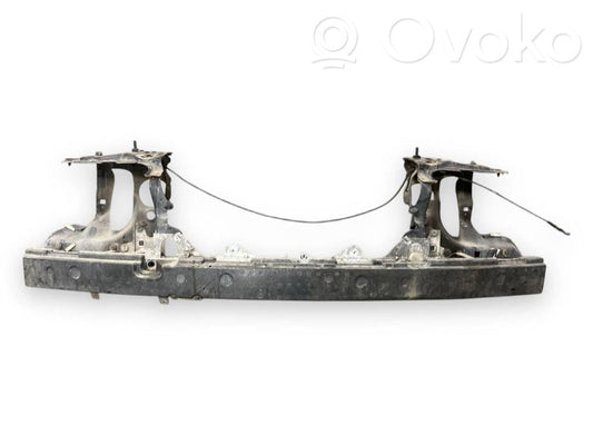 Priekšpusē bampera sija / balka