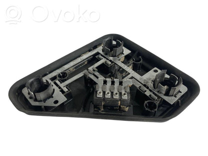 Держатель крышки заднего фонаря