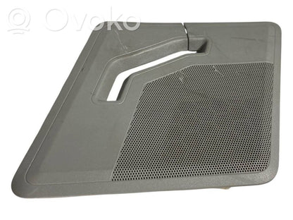 Augsto frekvenču skaļrunis (-i) priekšējās durvīs