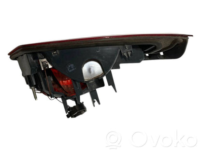 Aizmugurējais lukturis pārsegā