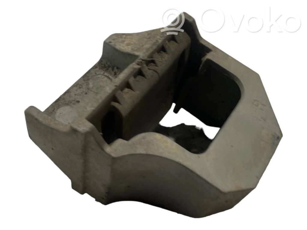 Radiator(s) holder/bracket